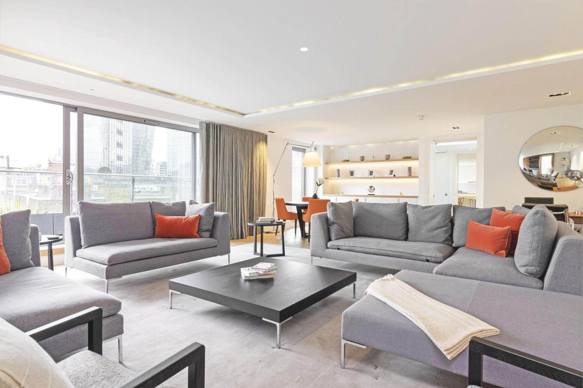 Spacious & Elegant In Southbank Near Eye Londra